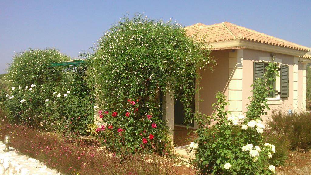 Korallis Villas Karavádhos Exteriör bild